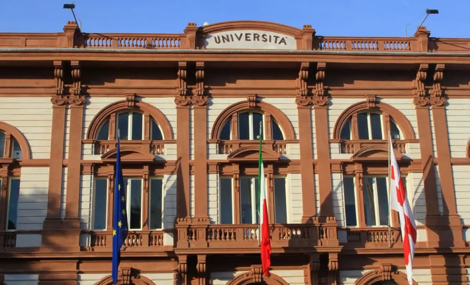 Copertina di Università di Sassari, ballottaggio per il nuovo rettore tra Morandi e Chessa