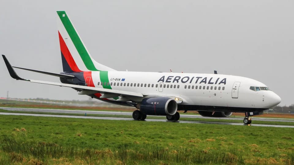 Copertina di Aeroitalia, voli natalizi tra Trieste e Alghero e Olbia: date e dettagli
