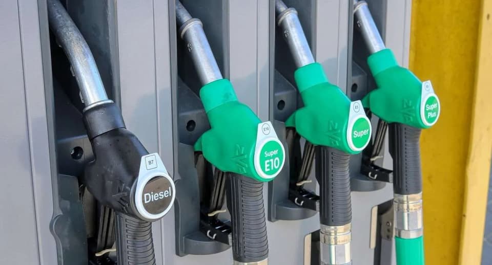 Copertina di Saras estende gli sconti sui carburanti alle pompe indipendenti sarde