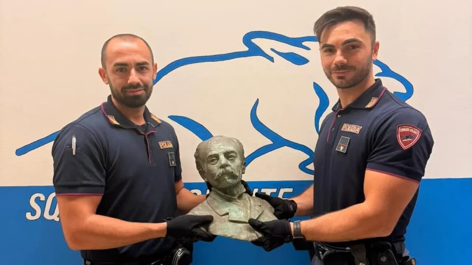 Cover image for Sassari, Enrico Costa’s bust found under an overpass