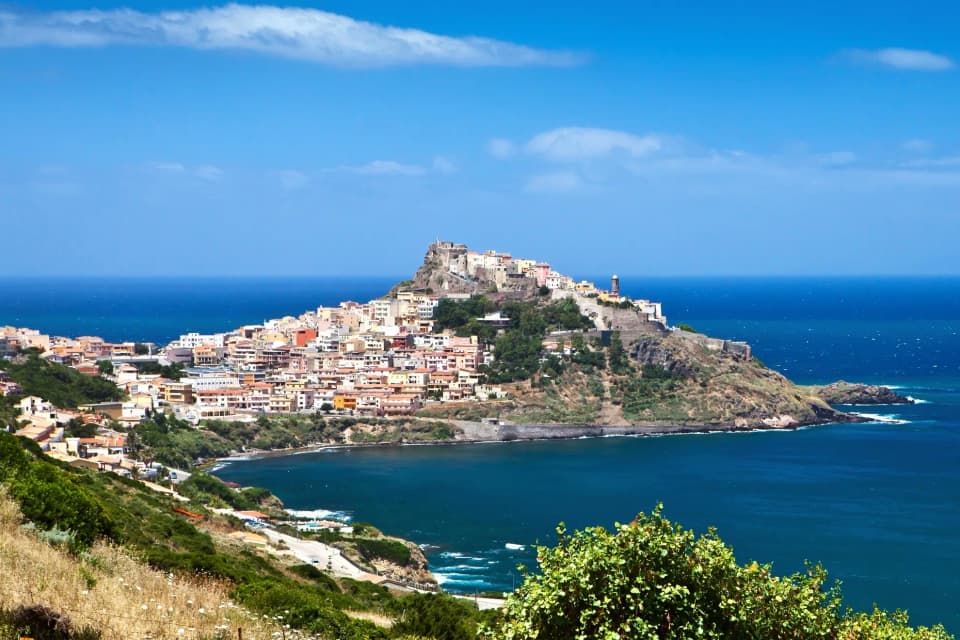 Copertina di Castelsardo, turismo da record: a settembre camere occupate quasi al 90%