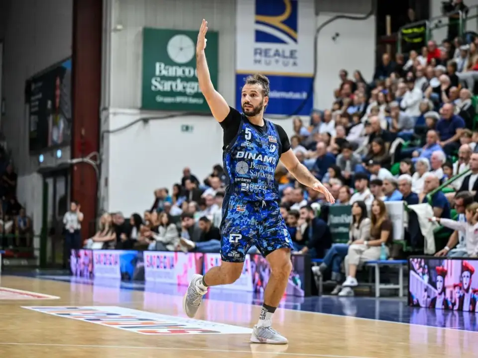Copertina di Anteprima Dinamo Sassari-Rimini: il Banco cerca il tris al PalaSerradimigni