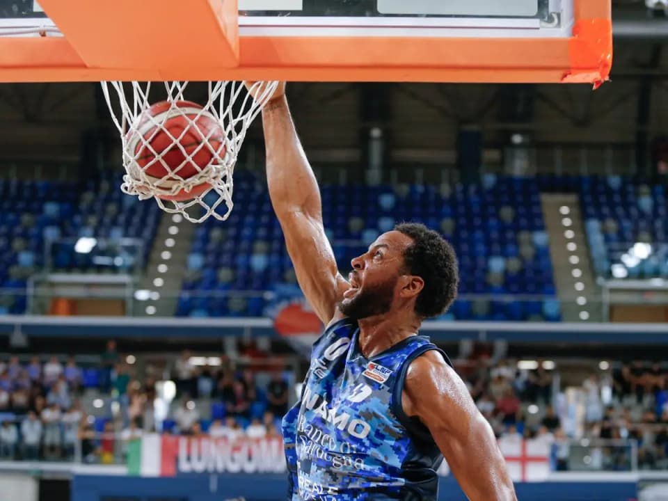 Copertina di Dinamo Sassari-Montecatini, dove vedere la partita del 4 ottobre: orario e diretta streaming