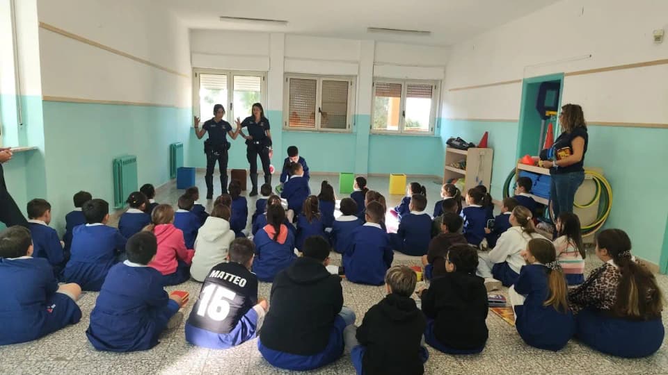 Copertina di Sassari, la Polizia locale porta l’educazione ambientale nelle scuole primarie