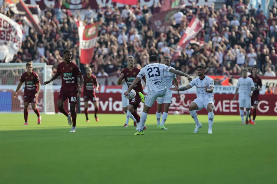 Copertina di Torres battuta 2-0 dalla Reggiana: decisivi Sipos e Portanova